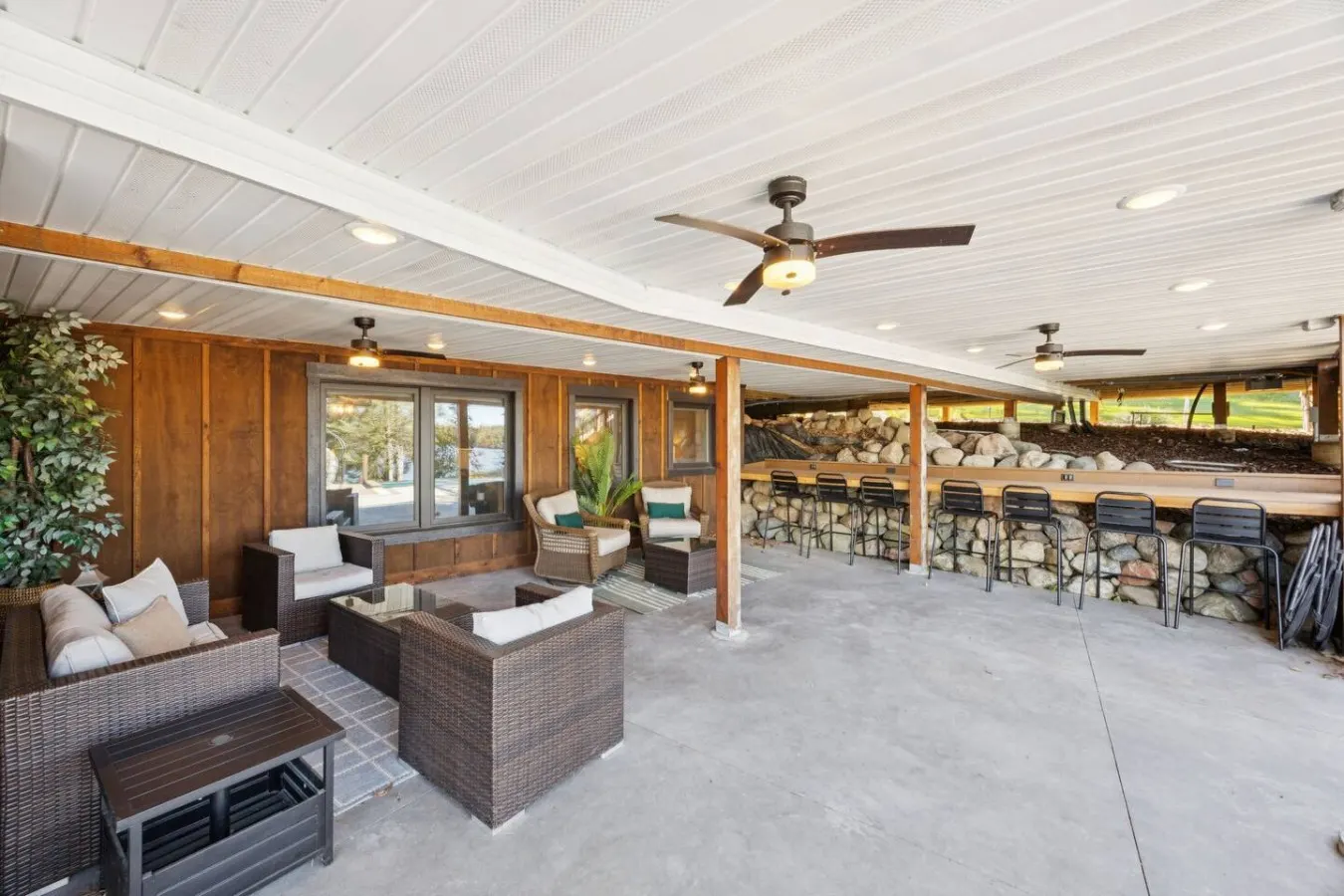 Covered patio lounge and bar